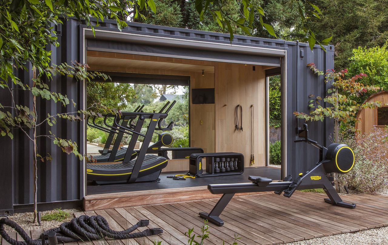 Outdoor home gym