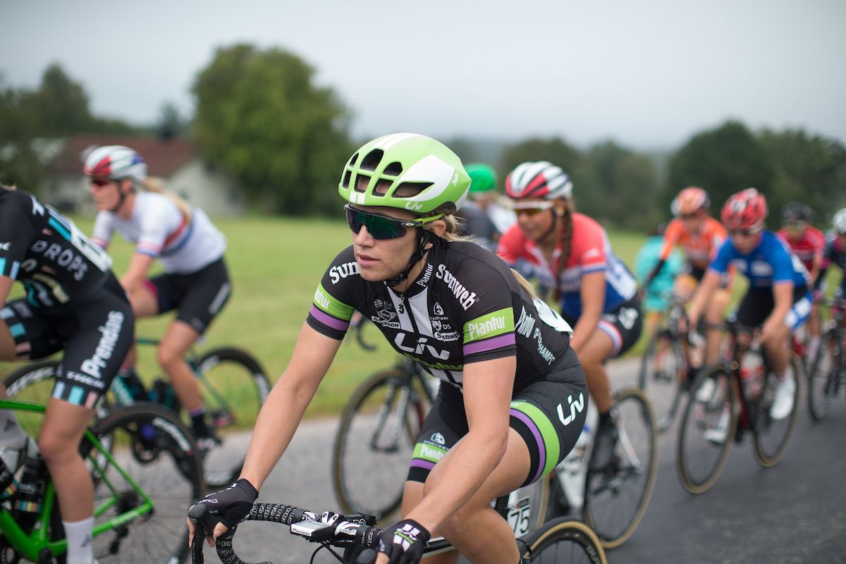 Julia Soek (Liv-Plantur) rides in the peloton in the first lap around V&aring;rg&aring;rda