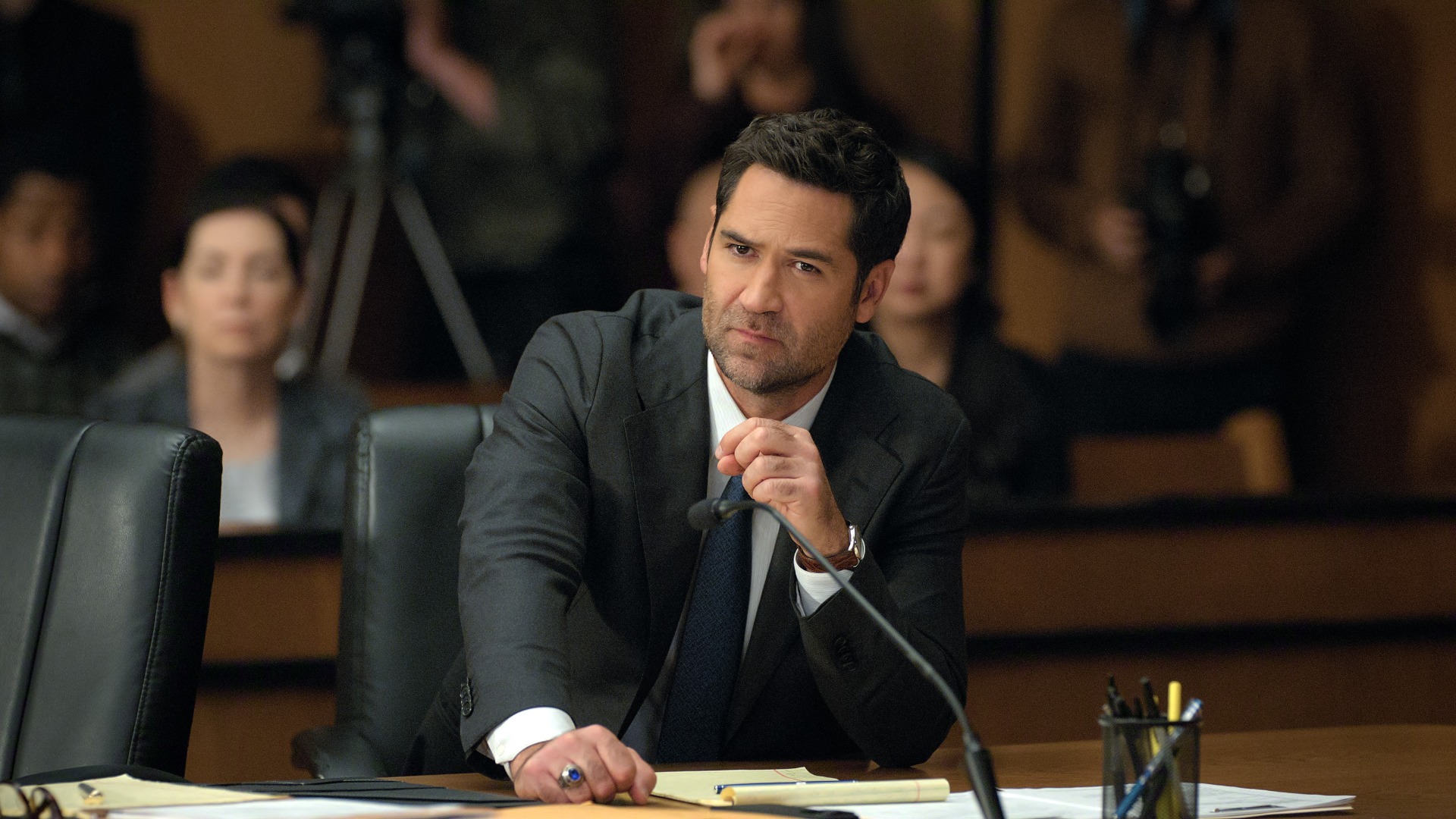 Manuel Garcia-Rulfo as Mickey Haller in episode 409 of The Lincoln Lawyer