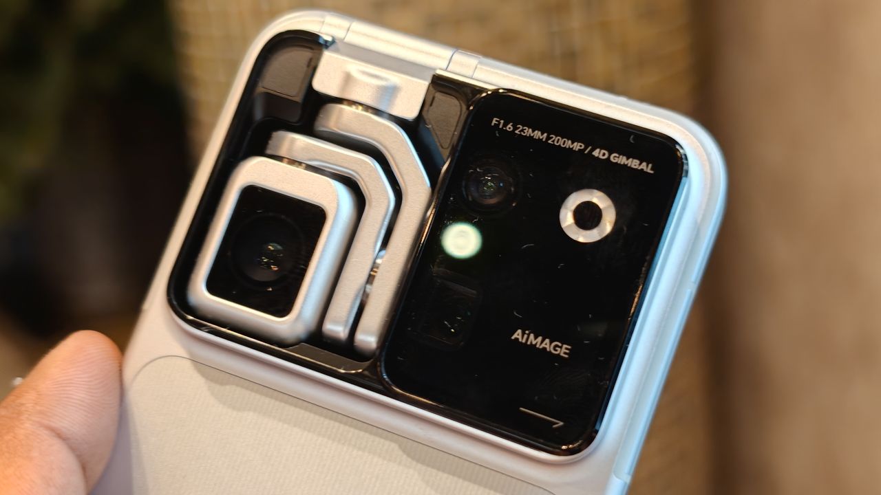 Hands on with the Honor Robot Phone with a 4DoF motorized retractable gimbal