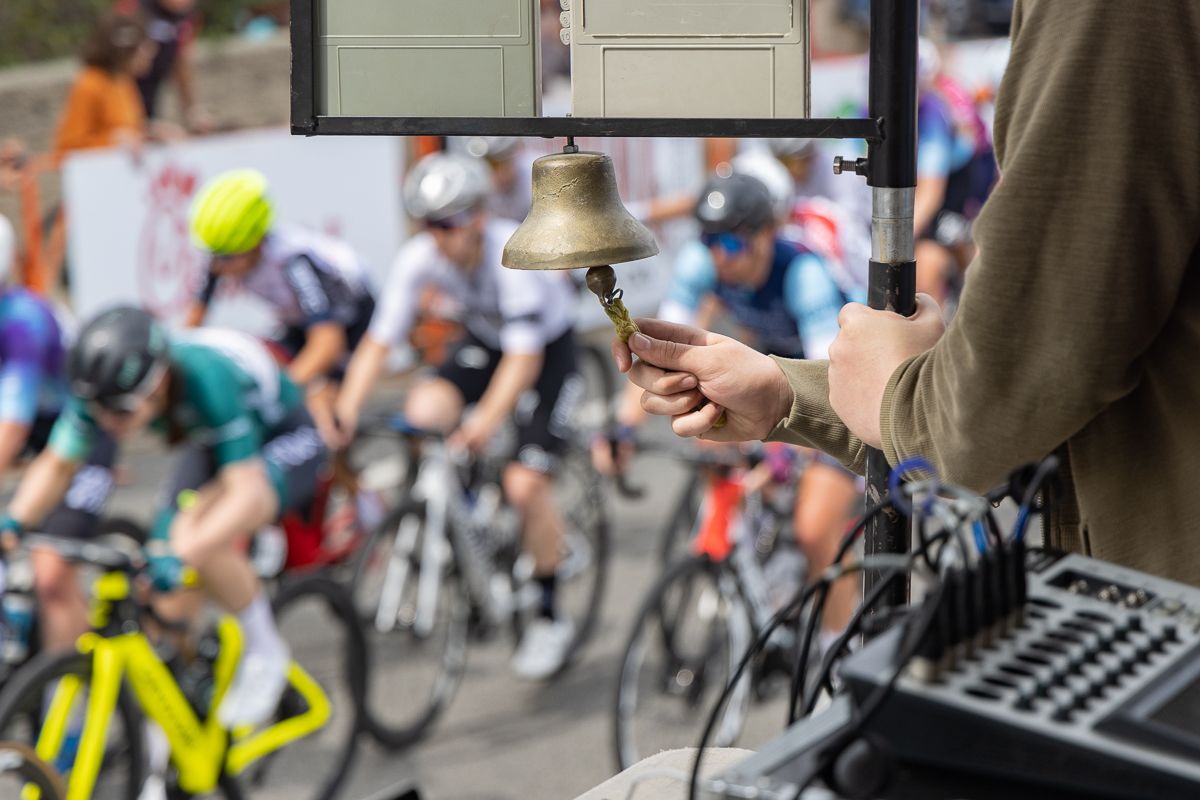 A large group made it to the bell lap in the women's race on the first day