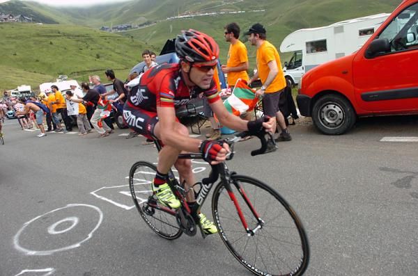 Cadel Evans (BMC) digs deep on the climb to the finish.