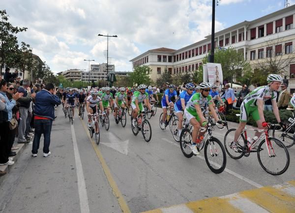 Riders push off for the first stage