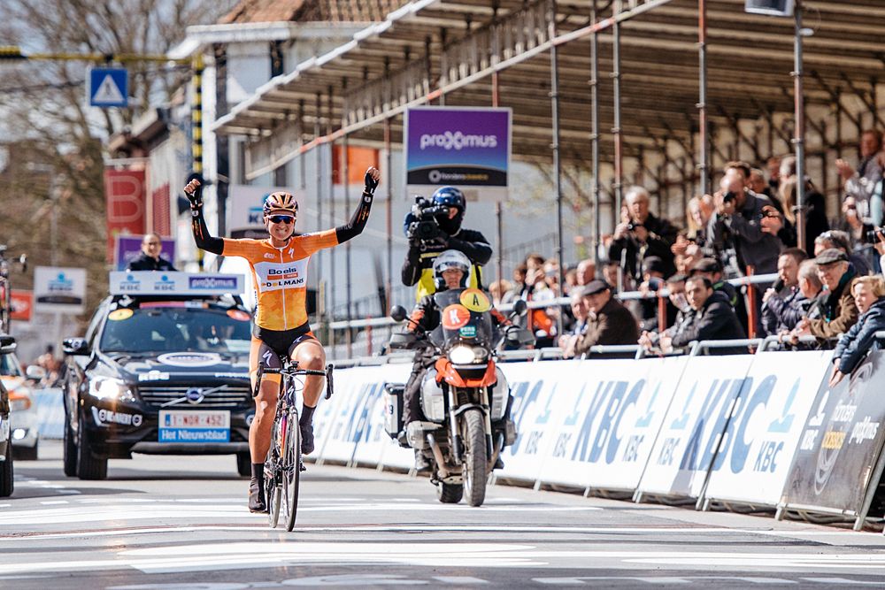 Chantal Blaak wins in Wevelgem after a brave solo move - Women's Gent Wevelgem 2016