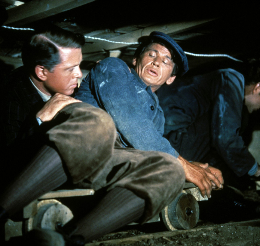 10-characters-you-always-see-in-prison-movies-3-1556675804-P4Hu-column-width-inline