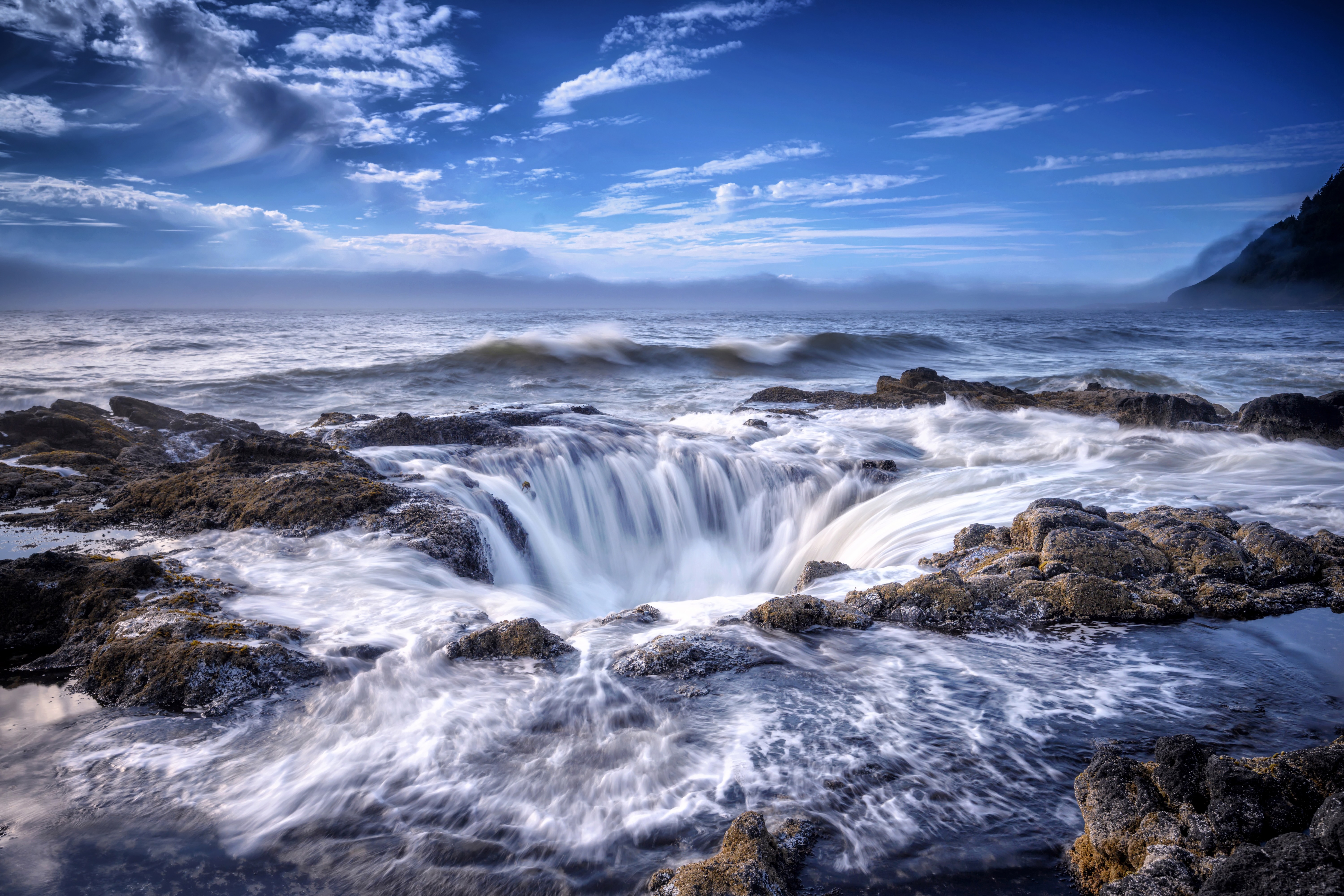 Thor's Well near Yachats, Oregon