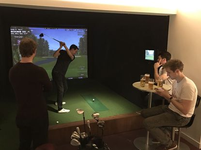Urban Golf: The Fun Indoor Golf Experience