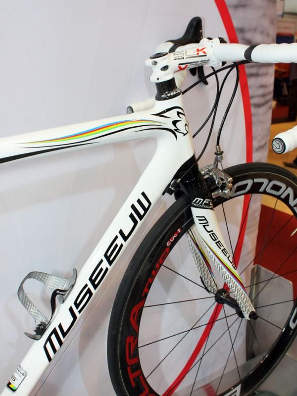 The limited edition Museeuw MF-Lugano bears the UCI rainbow stripes to celebrate Johan Museeuw's 1996 world championship victory.