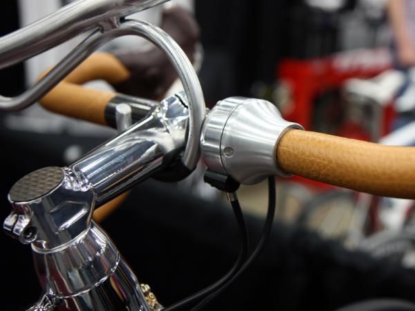 Krencker revamped the standard Rohloff shifter with an aluminum body.