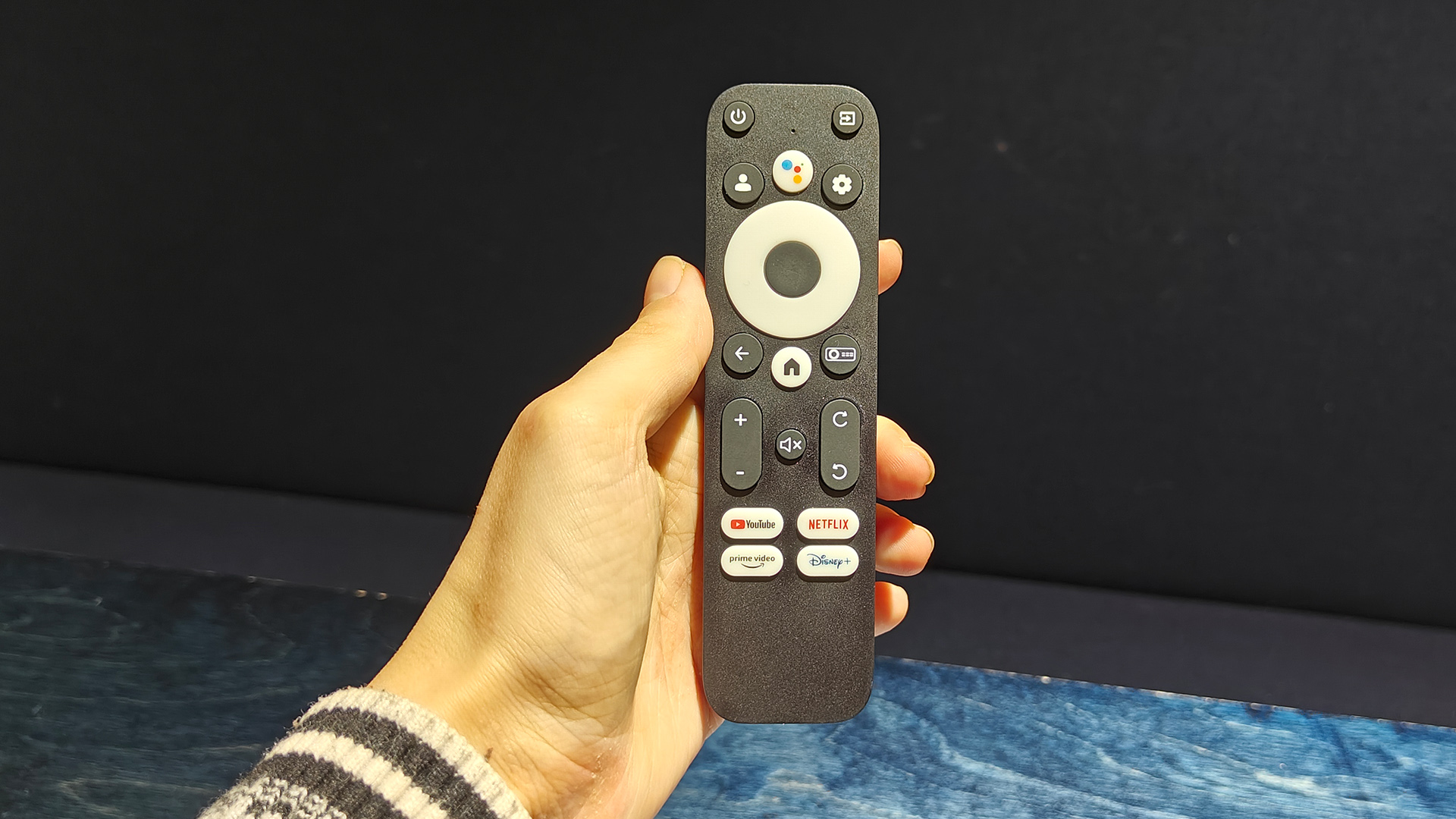 Wanbo Vali 1 home cinema projector remote control held in hand