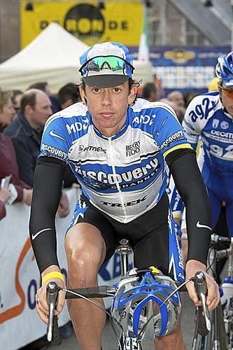 Leif Hoste (Discovery) rides to the start
