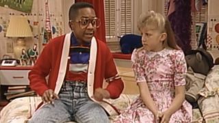 Steve Urkel (Jaleel White) speaks to Stephanie Tanner (Jodie Sweetin) on Full House