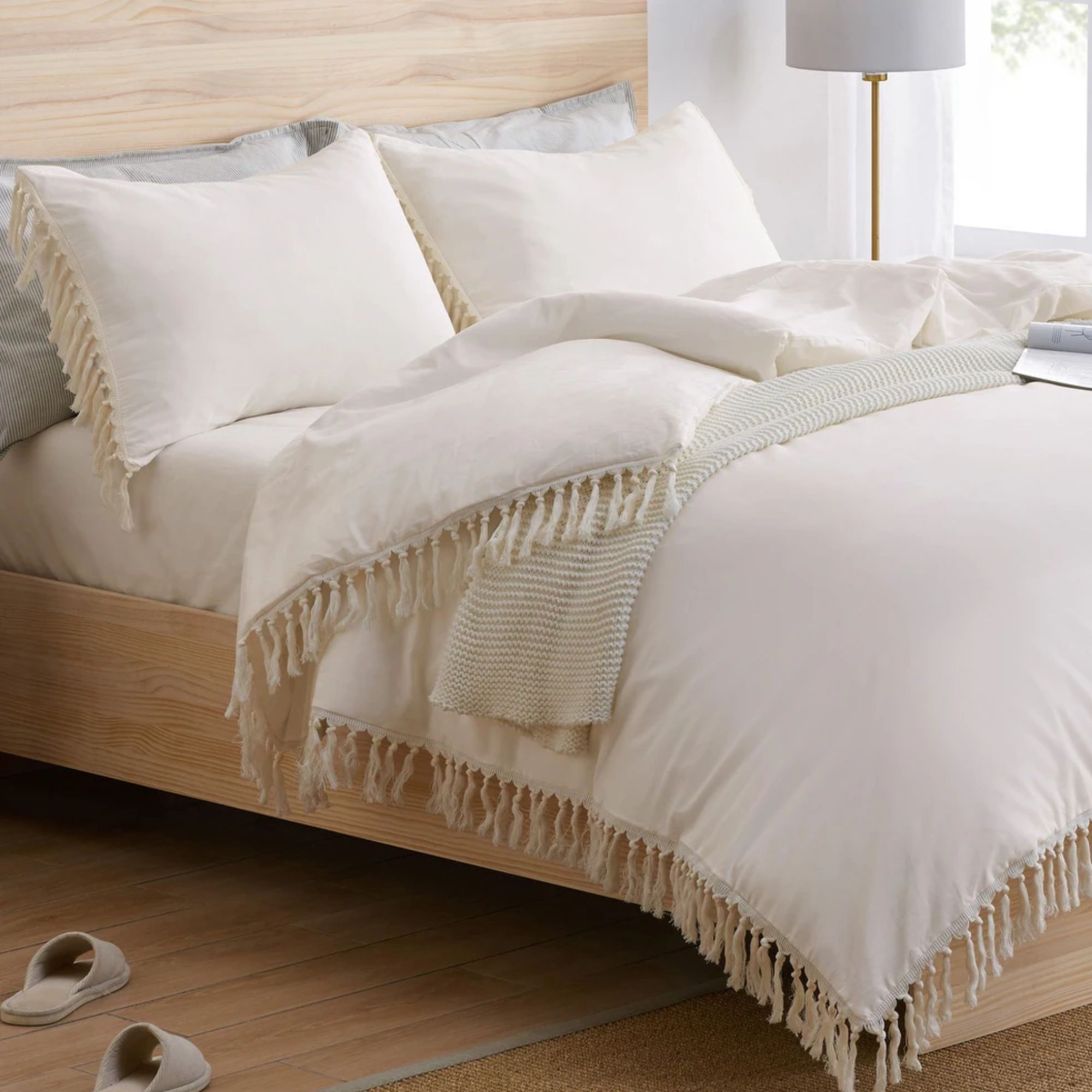 White duvet set with white tassels