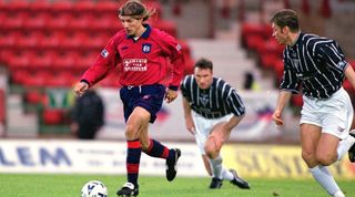 28 Oct 2000: Claudio Caniggia of Dundee takes on the Dunfermline Athletic defence during the Scottish Premier League match played at East End Road, in Dunfermline, Scotland. Dunfermline Athletic won the match 1-0. \ Mandatory Credit: Stu Forster /Allsport