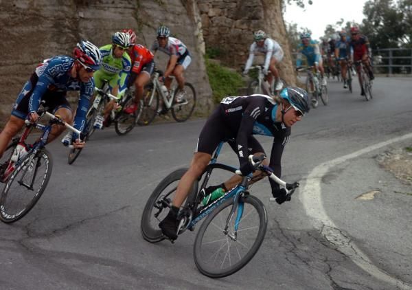 Edvald Boasson Hagen (Sky) descends
