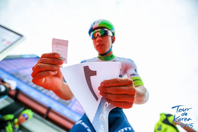 Caleb Ewan wears the number one dossard at this year's race