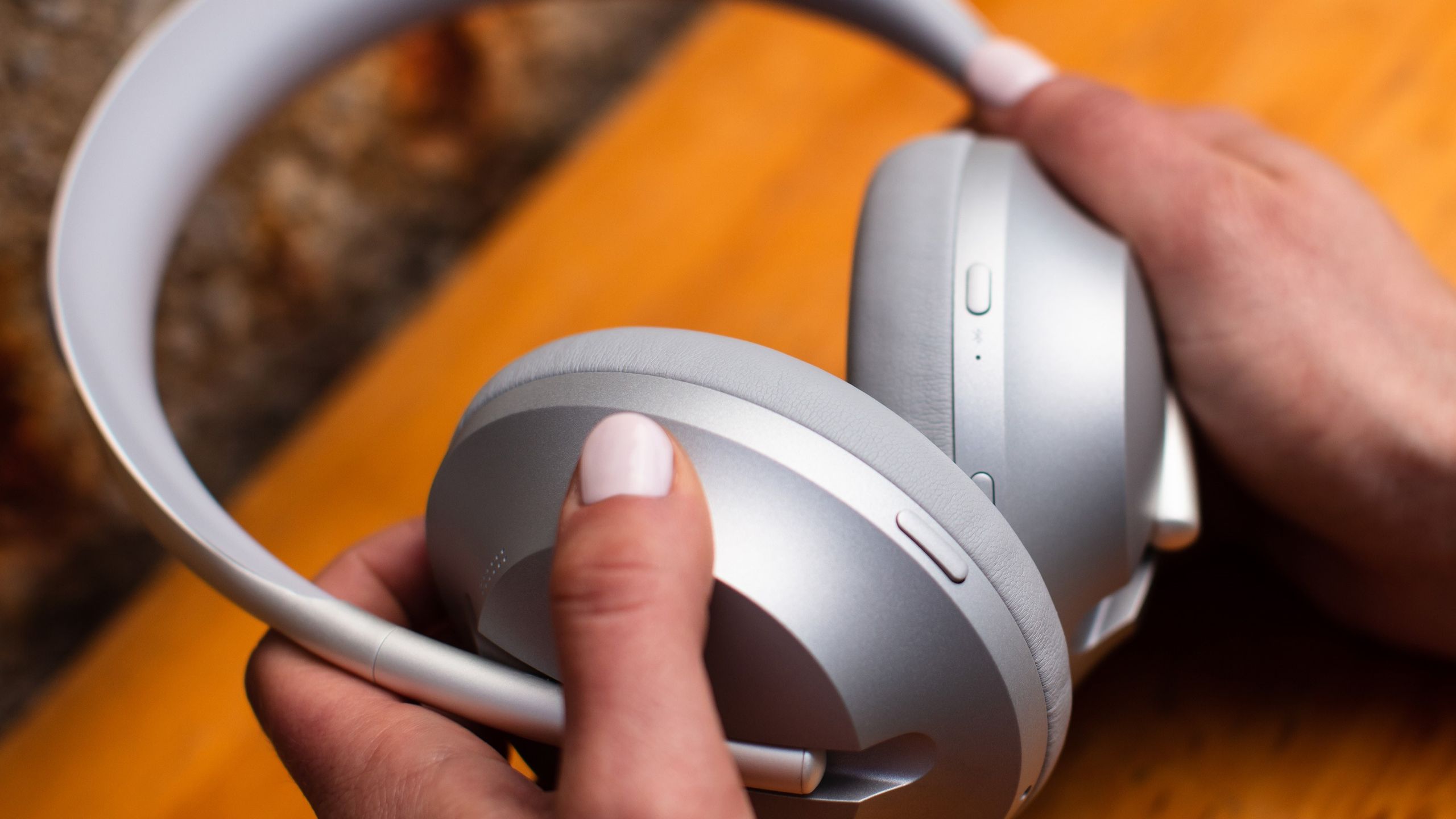 Bose Noise Cancelling 700 pack in eight microphones and two voice