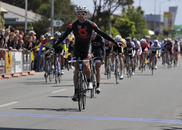 Greg Henderson of Calder Stewart BikeNZ National team wins the final stage of the Tour of Southland.