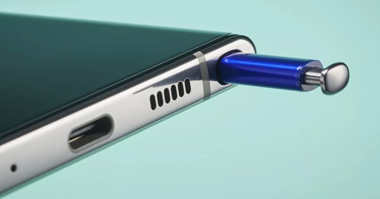 Samsung Galaxy S22 Ultra with S Pen digital stylus