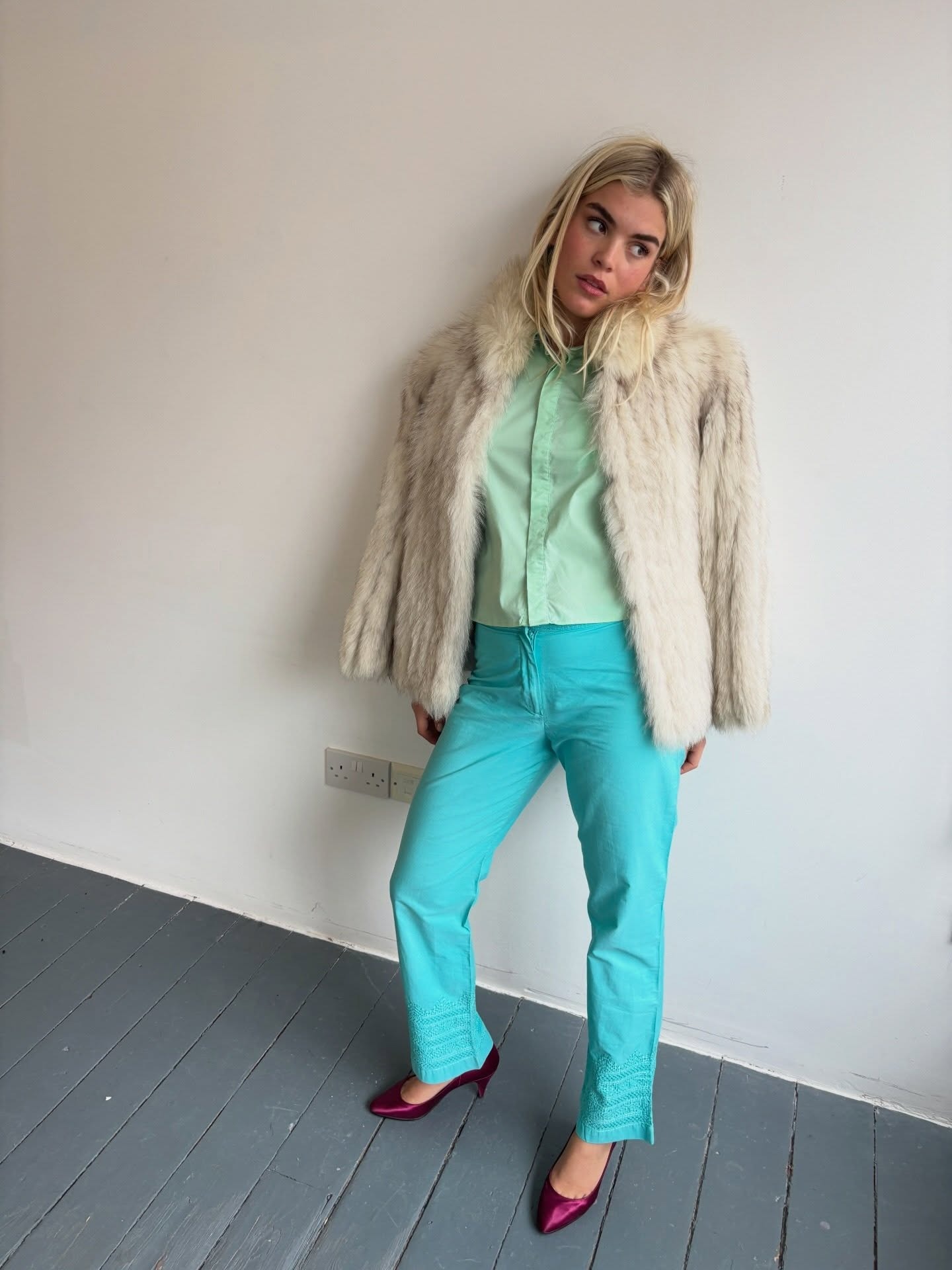 elsiesarchive wears a Dated Y2k Colour Trends 2026, she wears sea foam green