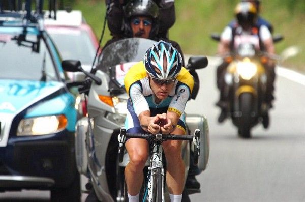 Levi Leipheimer (Astana) on the aero bars.
