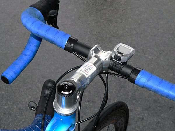 What the??? A Thomson four-bolt stem, more typically found on the trail instead of the road, is spotted on the front of this Navigators rig, marked with key points of the day's stage.
