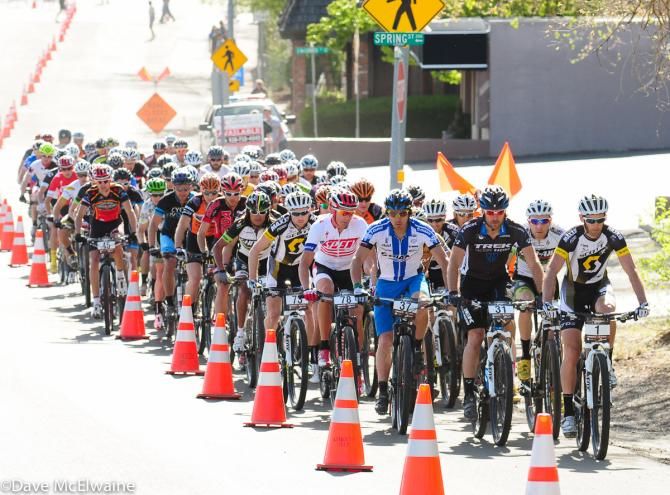 Jeremy Horgan-Kobelski (Trek Factory Team) and Geoff Kabush (Scott 3Rox Racing) pace the riders out of town