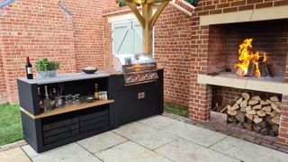 outdoor kitchen and garden bar
