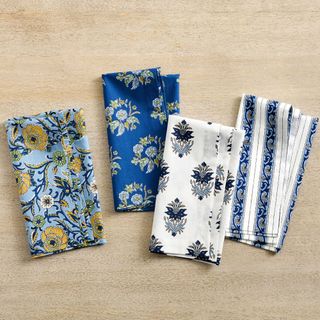 pottery barn set of 4 floral napkins