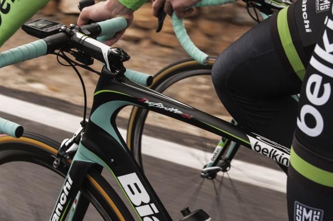 The head tube has a aero profile