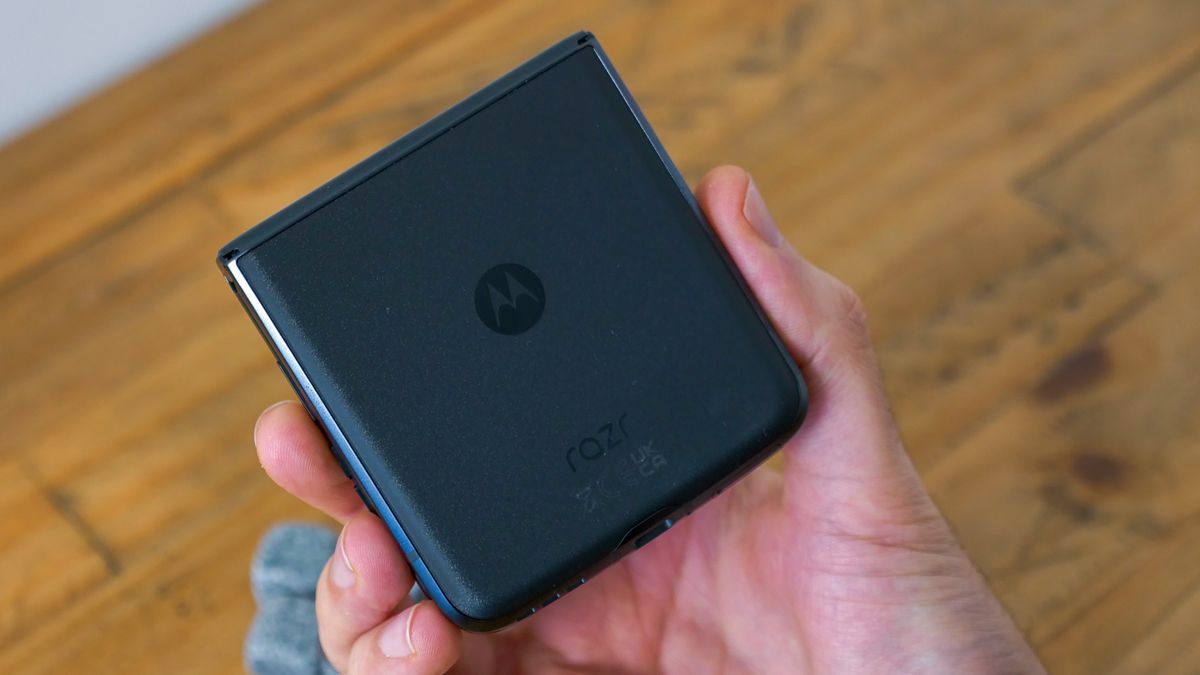 A photo of the Motorola RAZR (2022)