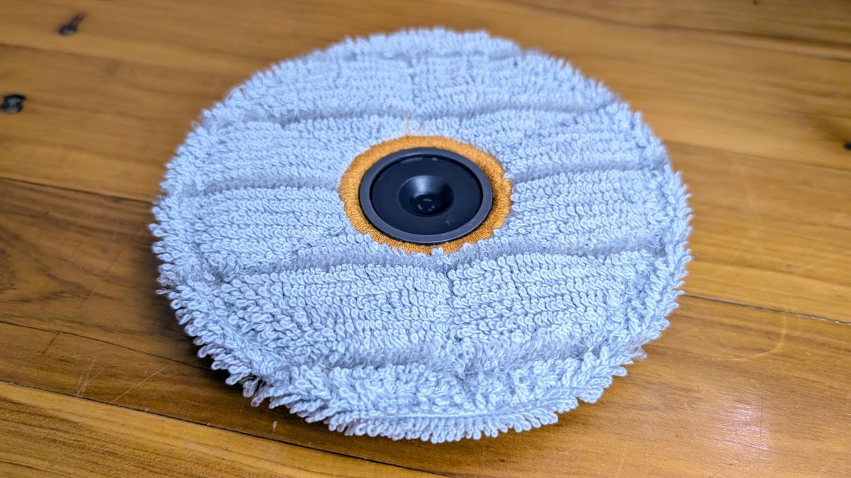 Dreame Matrix10 Ultra robovac mop pad on mop base close up