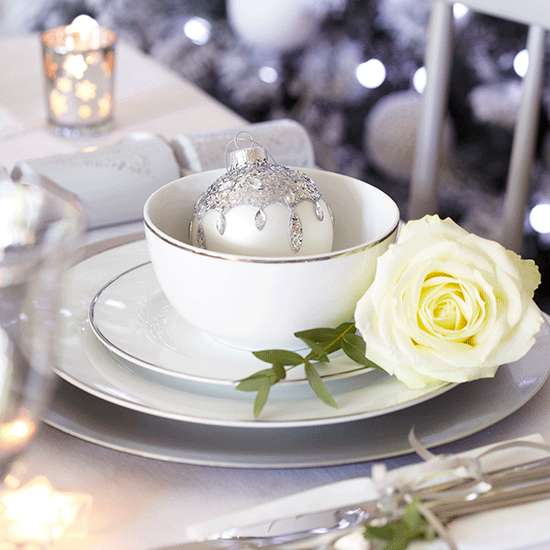 christmas table setting with metallic touches and white roses