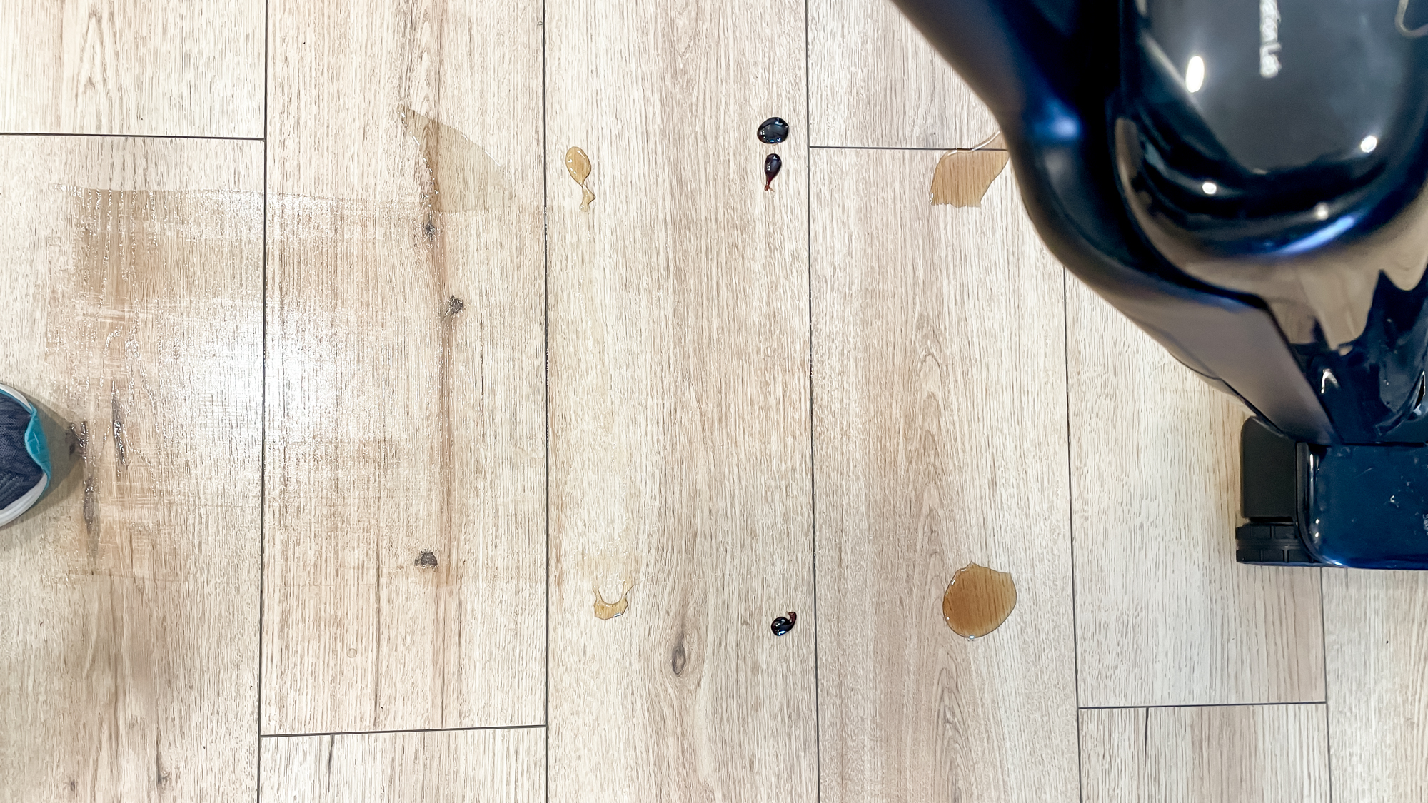 Dreame Aero Pro Steam wet and dry vacuum in a kitchen