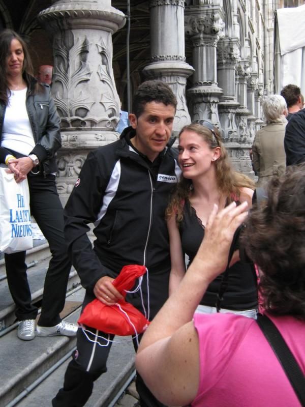 Carlos Sastre (CerveloTestTeam) poses for a photograph