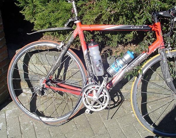 Oh bugger. This broken chain on the Leberg almost put an end to my plans after a mere 225 km