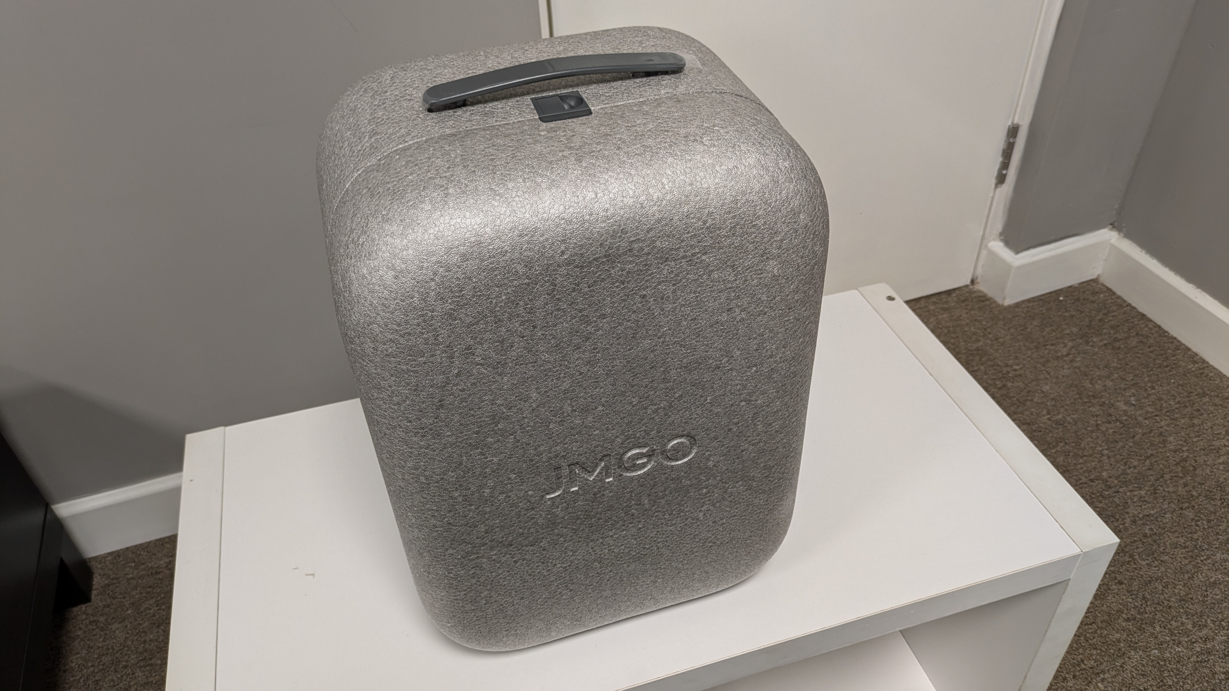 JMGO N1S Pro 4K carry case on table