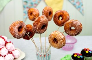 Cinnamon ring doughnuts
