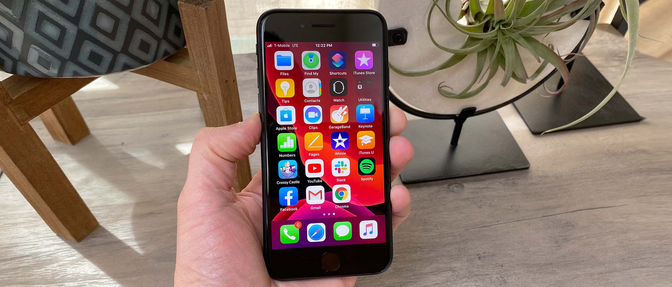 Apple iPhone SE (2020) Review: Its Second Coming Is Still The Best Of Small  Worlds - iPhone SE 2