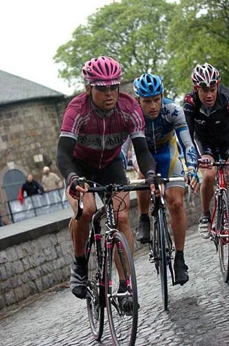 Jan Ullrich (T-Mobile) cruises up, a minute down