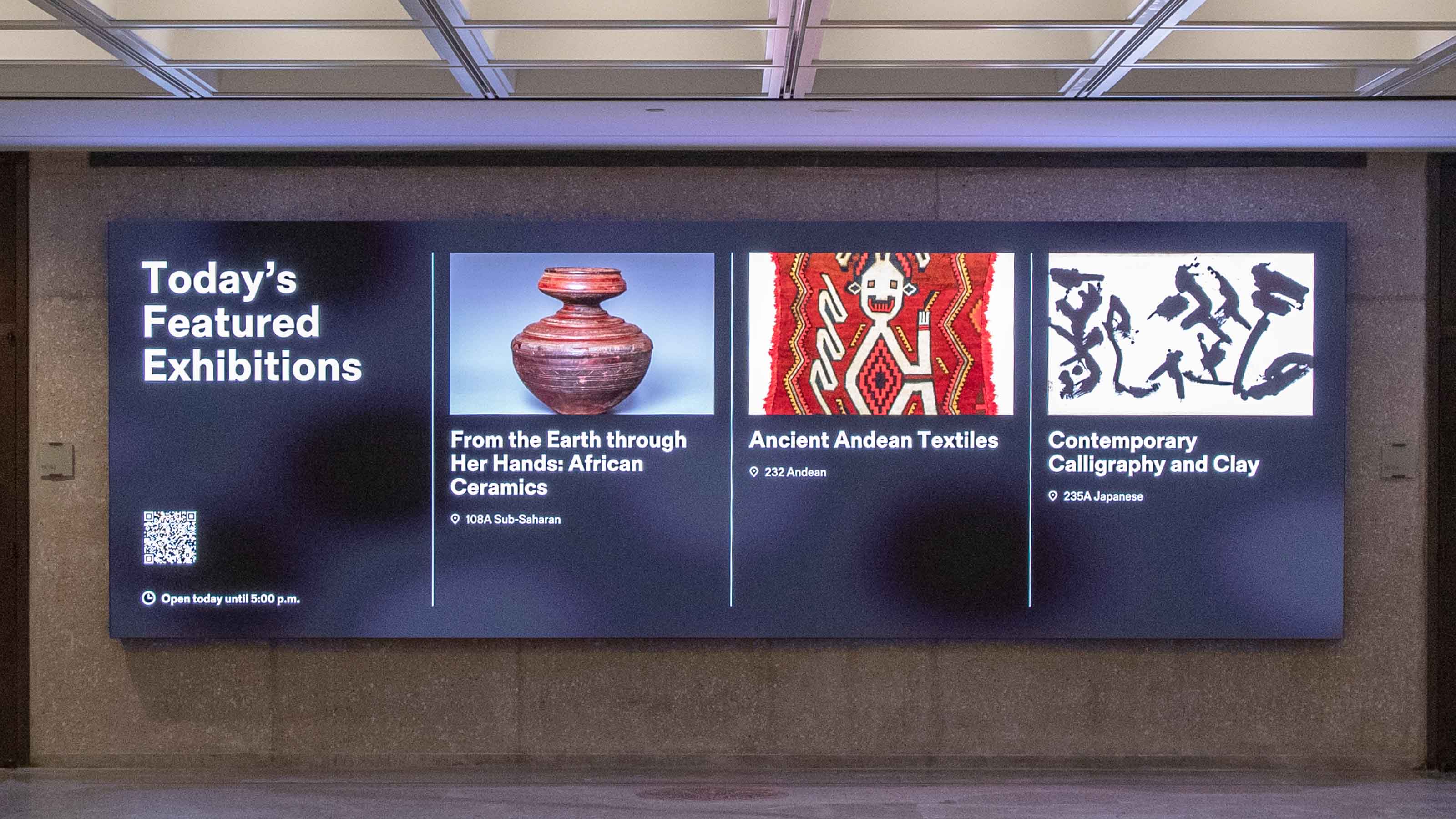 Lobby digital signage wall at Cleveland Museum of Art