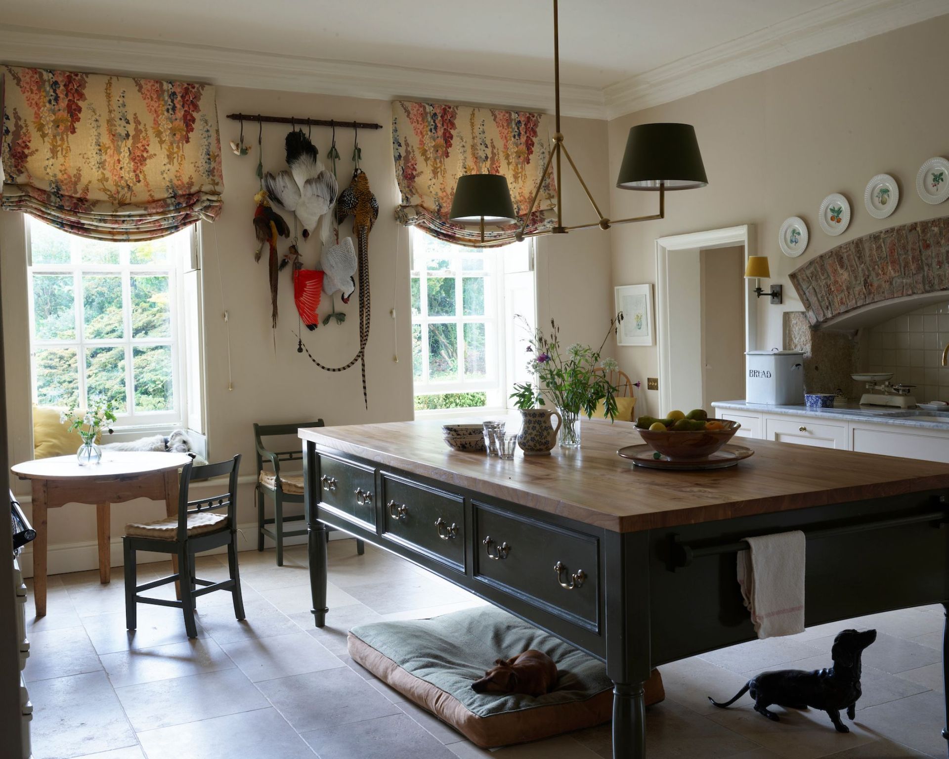 A country kitchen with a free standing kitchen island