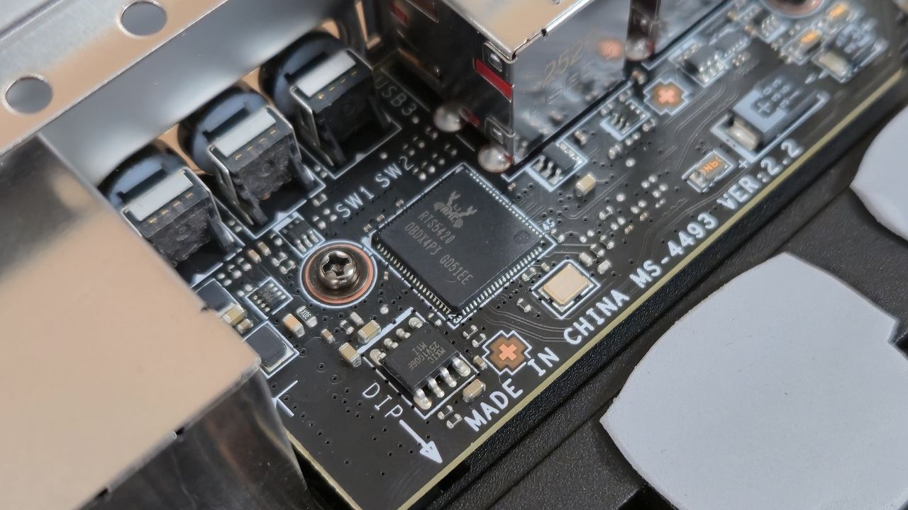 MSI X870E Carbon Max Wifi - ICs
