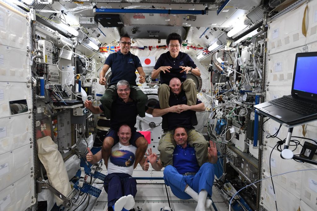 Space Station Photos: Expedition 54 Crew in Orbit | Space