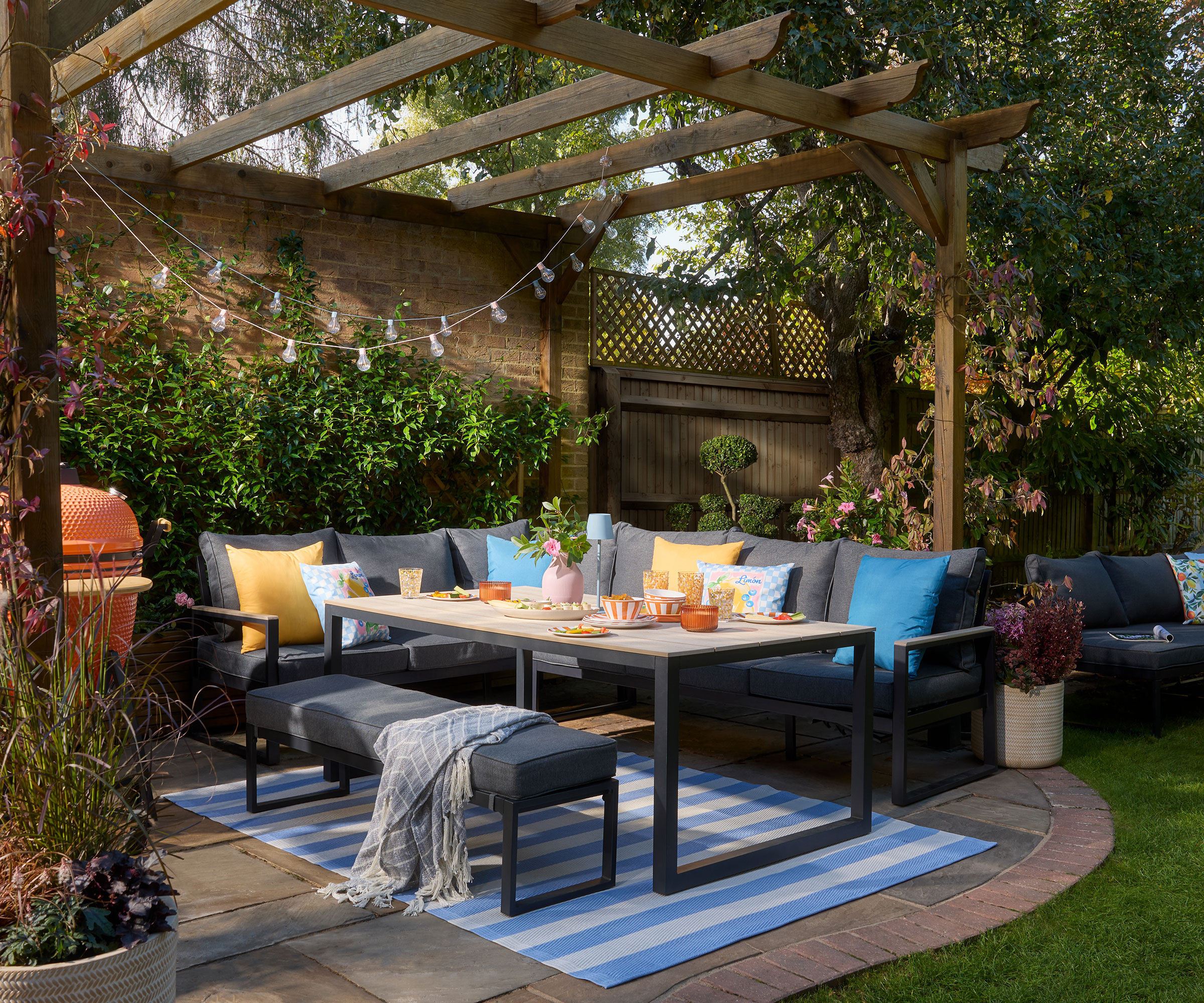 small patio with bbq and outdoor seating