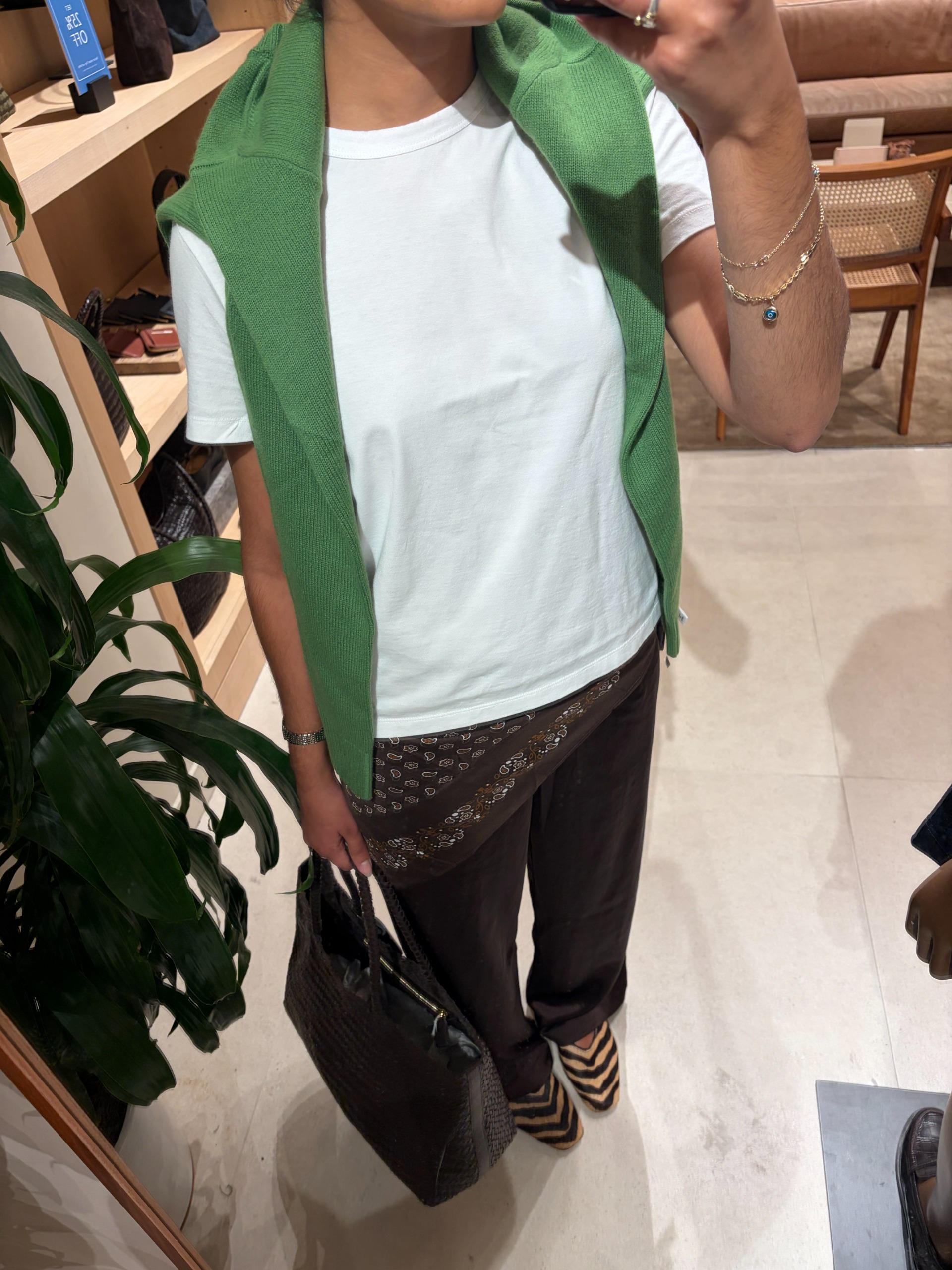 WWW assistant shopping editor trying on Madewell sale outfits