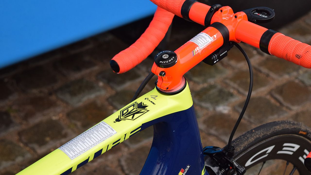 Guillaume Van Keirsbulck split the hellingen and the kassien on his top tube and stem respectively