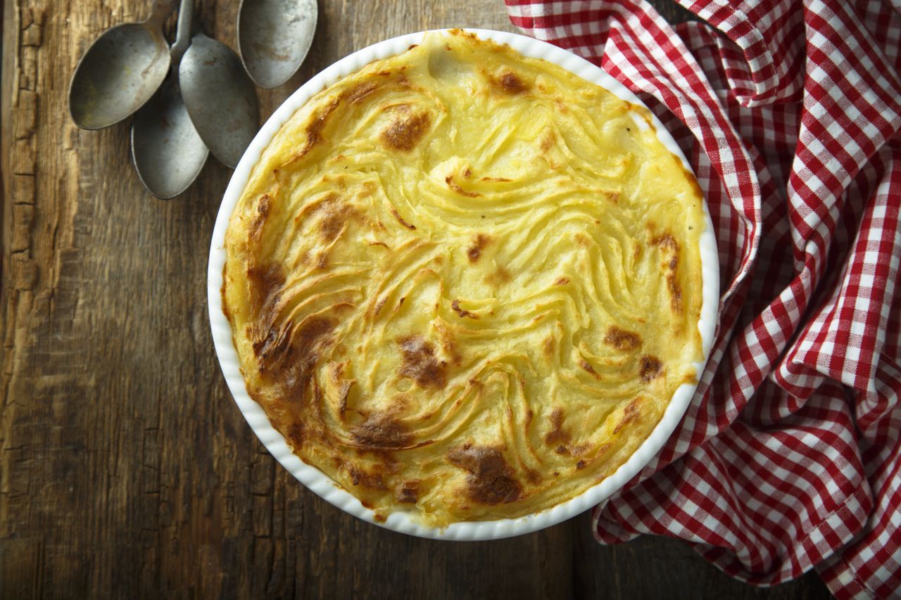 Chilli cottage pie in a round baking dish