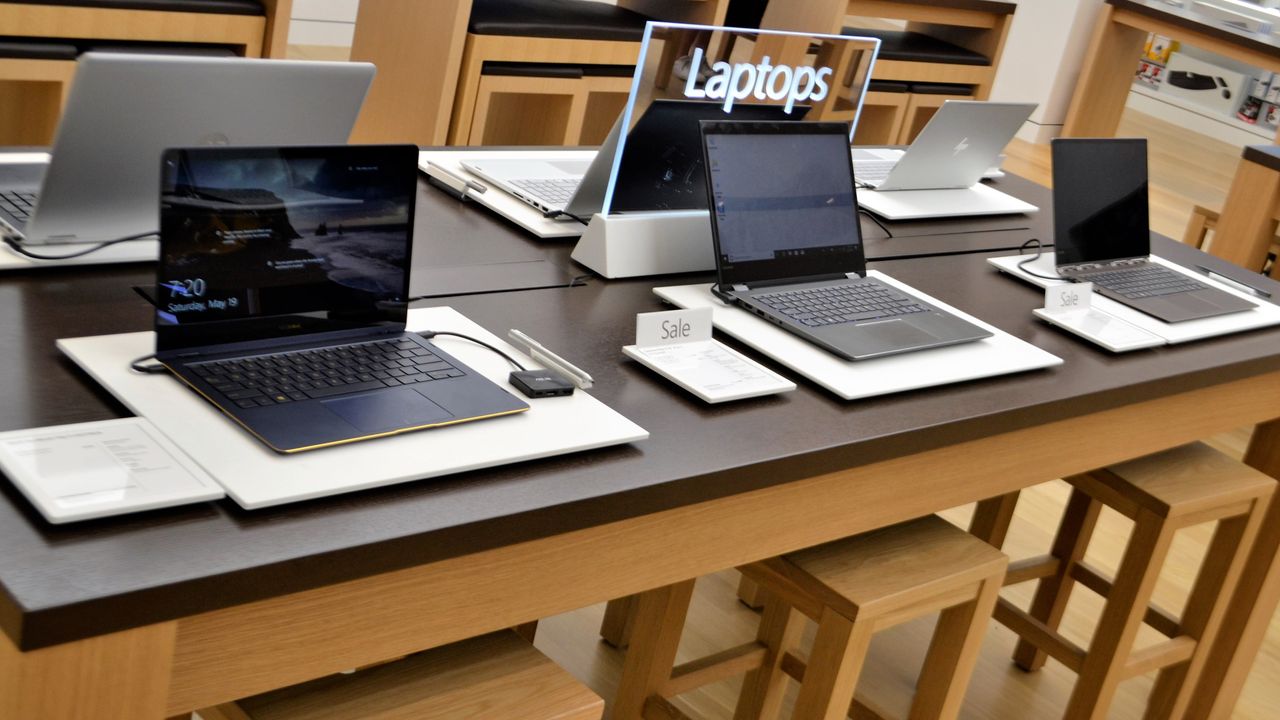 US PC shipments fall as firms upgrade ahead of Windows 10 End of Life deadline – but doubts remain over AI use