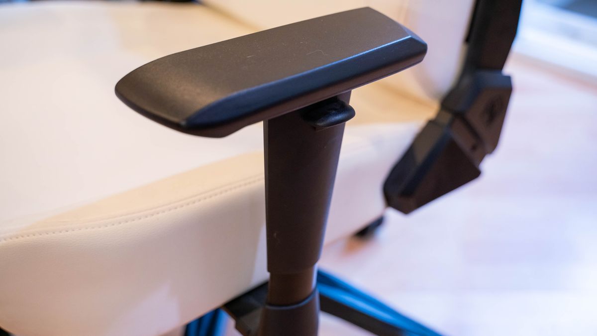AndaSeat Phantom 3 in my living room